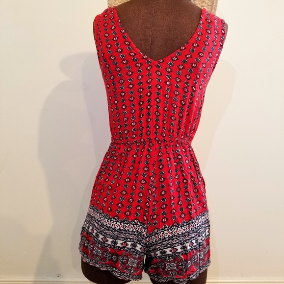 Red pattern Romper - Picture 3 of 5